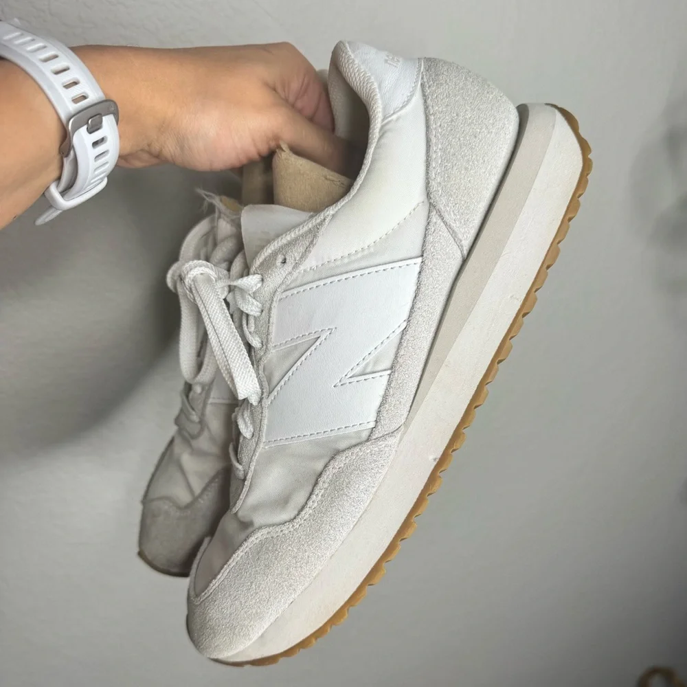 New Balance 237 Sneakers Women 8.5 White Sea Salt Suede Nylon Retro Running Shoe